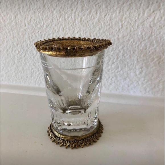 vintage antique vanity glass holder with gold metal filligree leaves - Picture 8 of 8